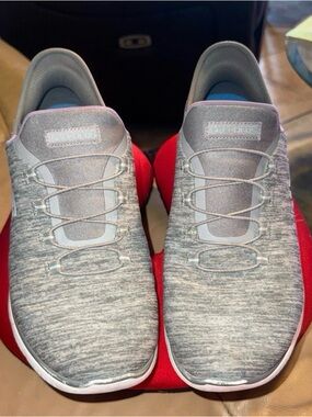 Skechers Slip In Summits Dazzling Haze
Grey Slip On Sneakers Womans 10 EUC